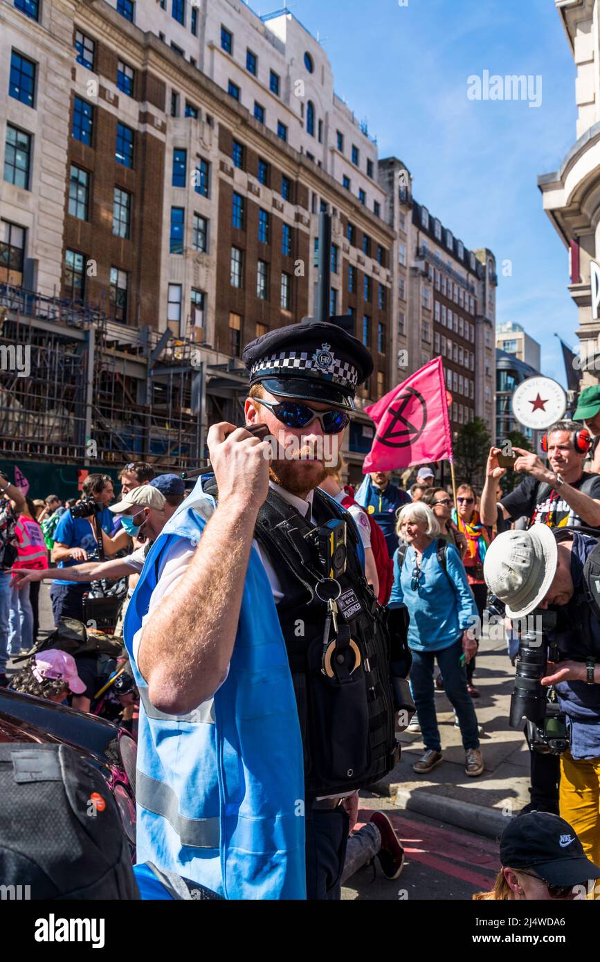 Non saremo spettatori, una protesta della ribellione di estinzione che combatte per la giustizia climatica, Marble Arch, Londra, Inghilterra, UK 16.04.2022 Foto Stock
