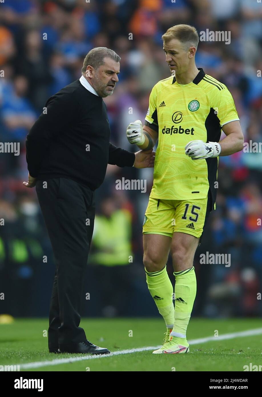 Glasgow, Regno Unito. 17th Apr 2022. Ange Postecoglou Coach e Joe Hart of Celtic durante la partita della Scottish Cup ad Hampden Park, Glasgow. Il credito d'immagine dovrebbe leggere: Neil Hanna/Sportimage Credit: Sportimage/Alamy Live News Foto Stock