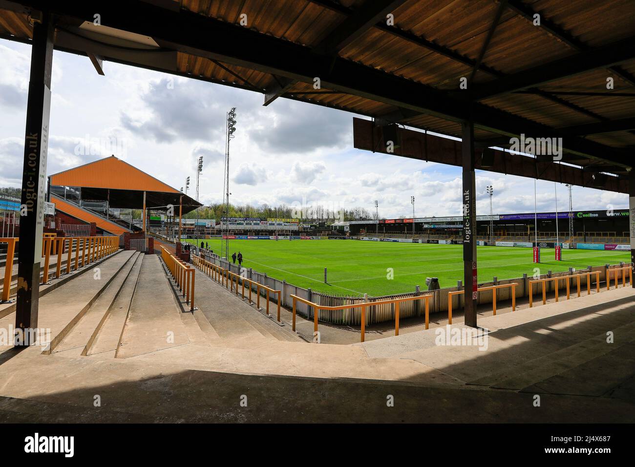 Castleford, Regno Unito. 18th Apr 2022. Vista generale all'interno del Mend-A-Hose Jungle Stadium prima della partita di oggi a Castleford, Regno Unito, il 4/18/2022. (Foto di James Heaton/News Images/Sipa USA) Credit: Sipa USA/Alamy Live News Foto Stock