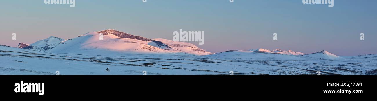 Vista panoramica sui monti Helags e Sylarna da Torkilstöten, Jämtland, Svezia Foto Stock