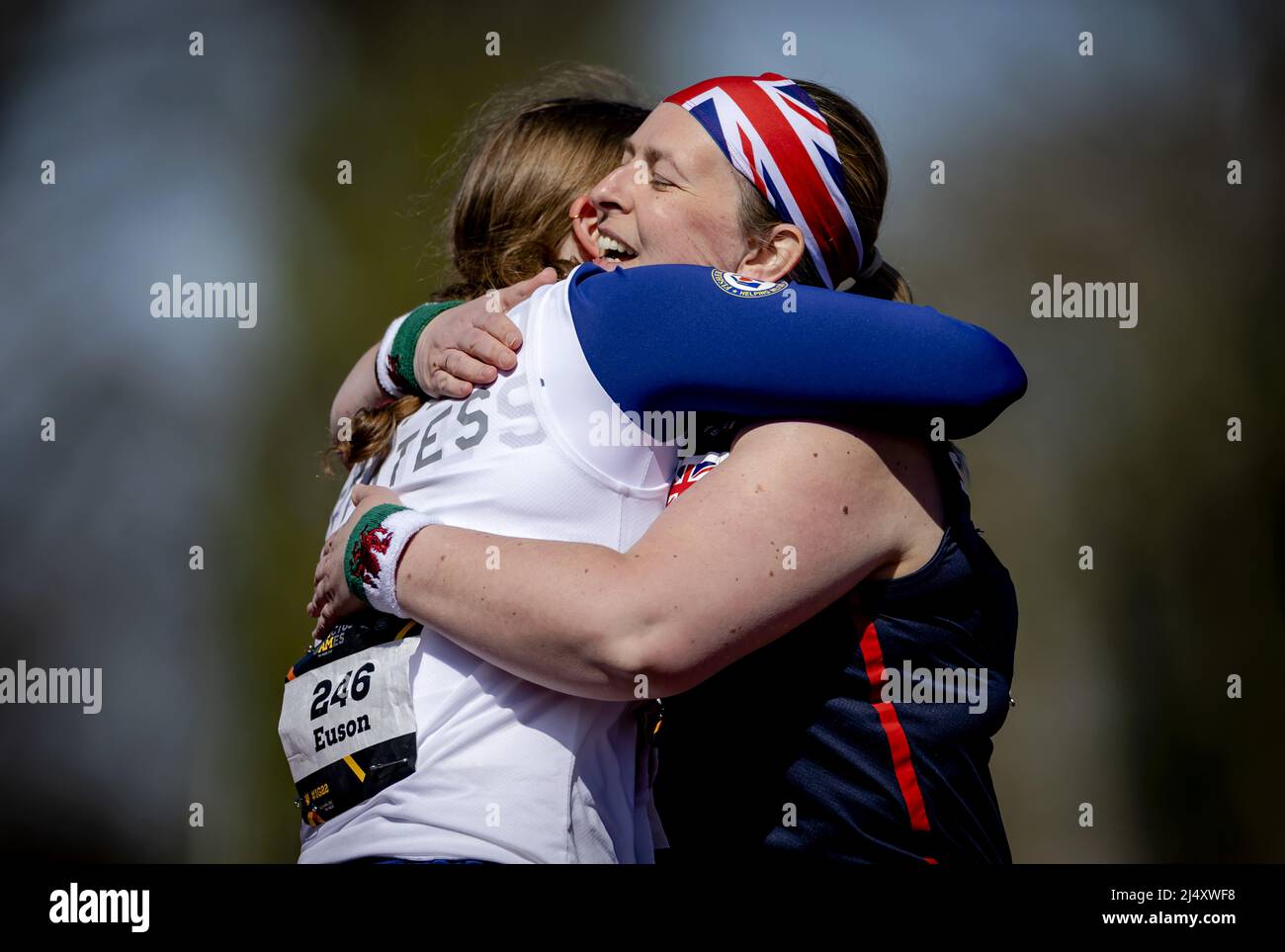 L'AIA - partecipanti alla parte atletica di 200 metri del terzo giorno degli Invictus Games, evento sportivo internazionale per soldati e veterani che sono stati feriti psicologicamente o fisicamente durante il loro lavoro militare. ANP ROBIN VAN LONKHUIJSEN Foto Stock