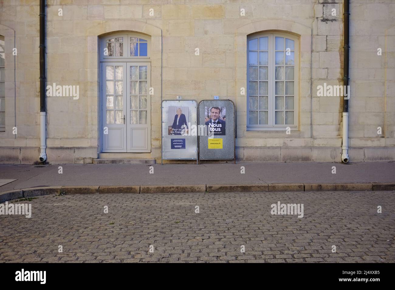 Poster delle elezioni di Emmanuel Macron e Marine le Pen Foto Stock