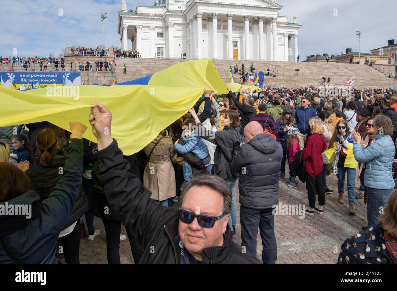La manifestazione contro la Russia ha iniziato la guerra in Ucraina, tenutasi a Helsinki, Finlandnews Foto Stock