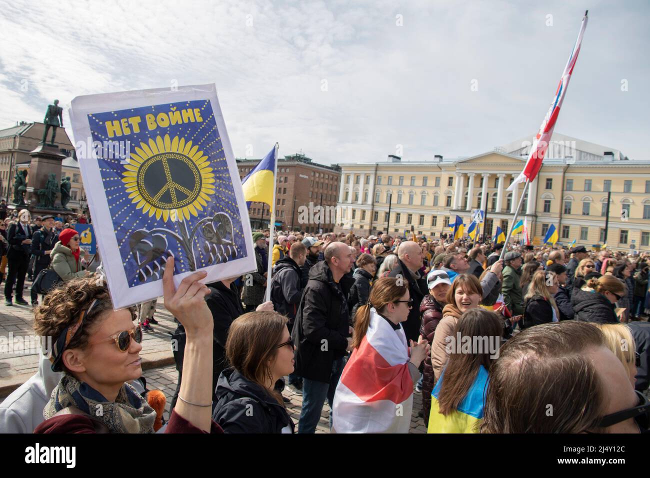 La manifestazione contro la Russia ha iniziato la guerra in Ucraina, tenutasi a Helsinki, Finlandnews Foto Stock