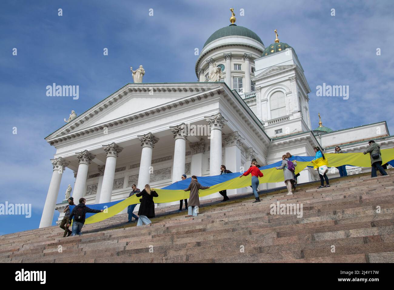 La manifestazione contro la Russia ha iniziato la guerra in Ucraina, tenutasi a Helsinki, Finlandnews Foto Stock