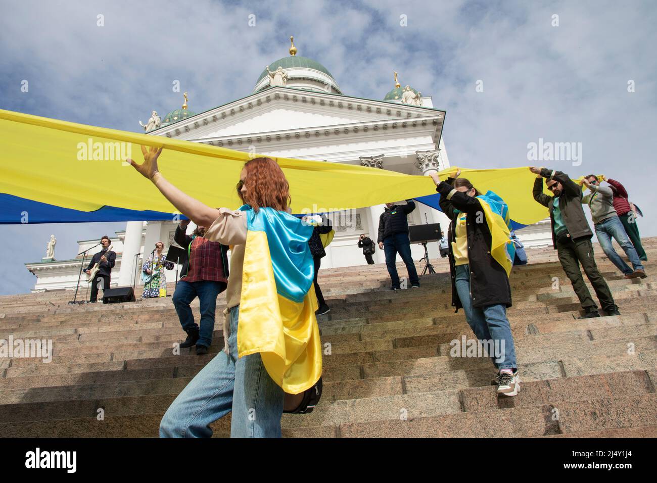 La manifestazione contro la Russia ha iniziato la guerra in Ucraina, tenutasi a Helsinki, Finlandnews Foto Stock