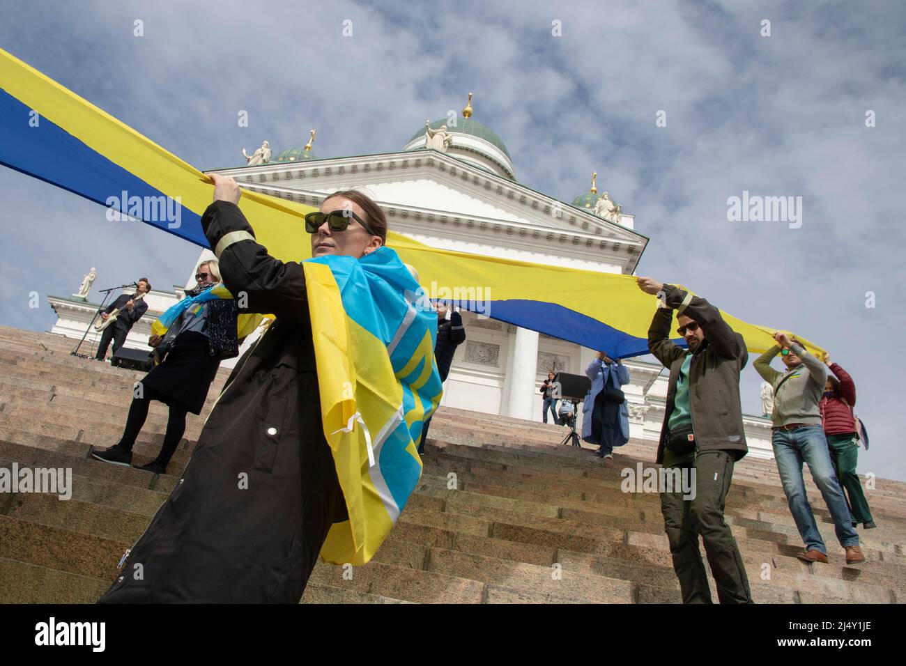 La manifestazione contro la Russia ha iniziato la guerra in Ucraina, tenutasi a Helsinki, Finlandnews Foto Stock