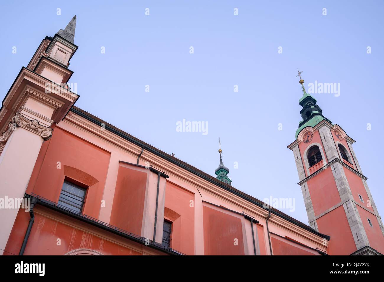 Chiesa Francescana dell'Annunciazione accanto a Piazza Preseren nel centro storico di Lubiana, Slovenia Foto Stock