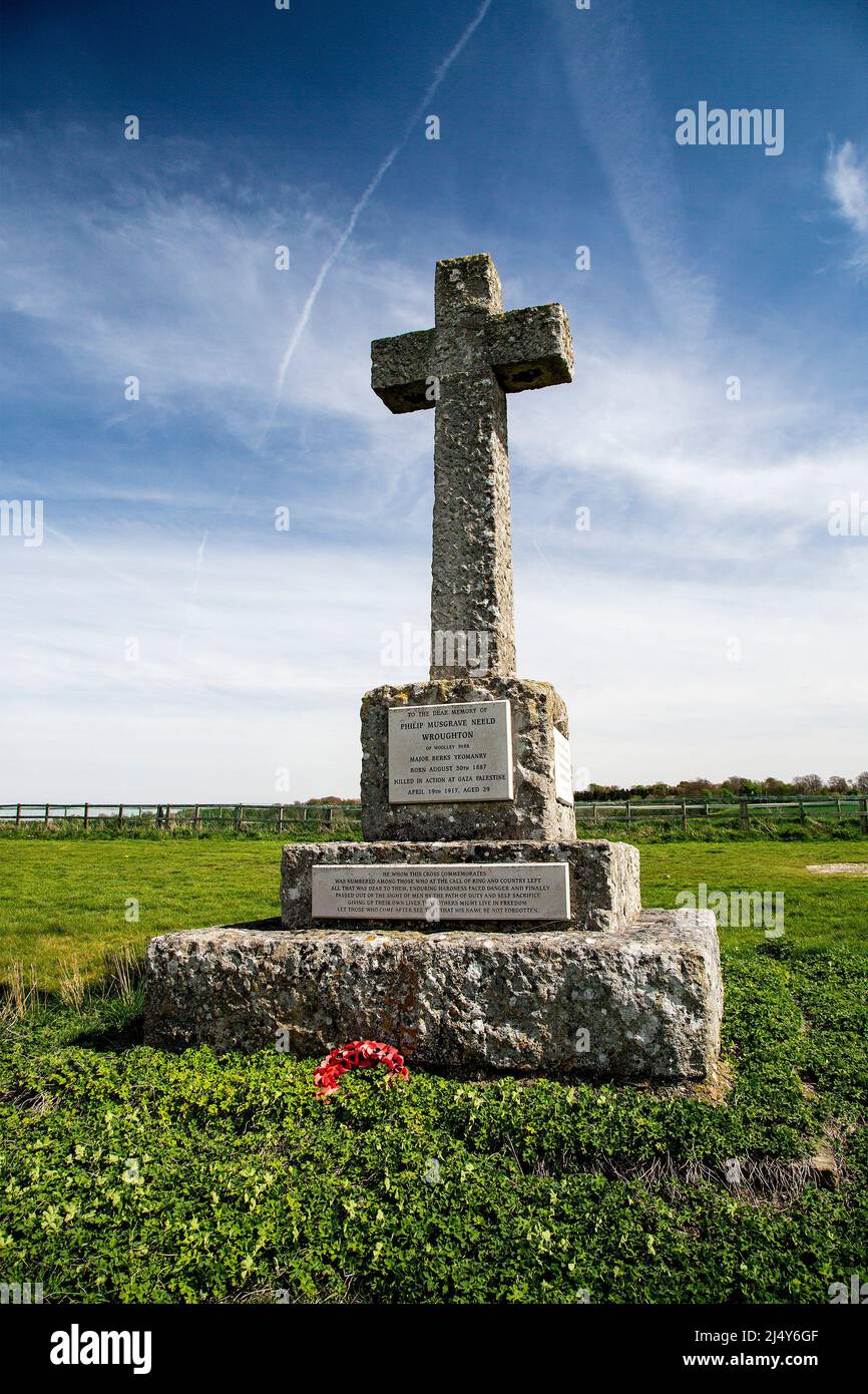 Un monumento in granito in ricordo del maggiore Filippo Musgrave Neeld Wroughton che fu ucciso in azione nella seconda battaglia di Gaza nel 1917. Foto Stock