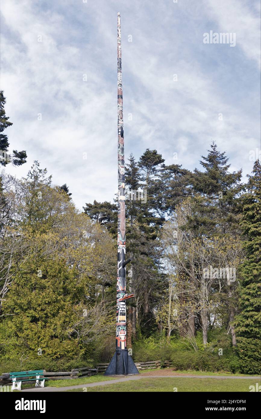 Il Beacon Hill Park Story Pole, il totem più alto al mondo, a Victoria, British Columbia, Canada. Foto Stock