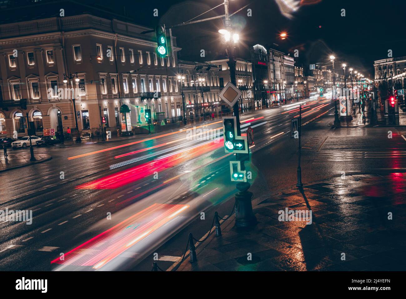 Traffico di trasporto Timelapse Nevsky Prospect strada fotografica notturna Foto Stock