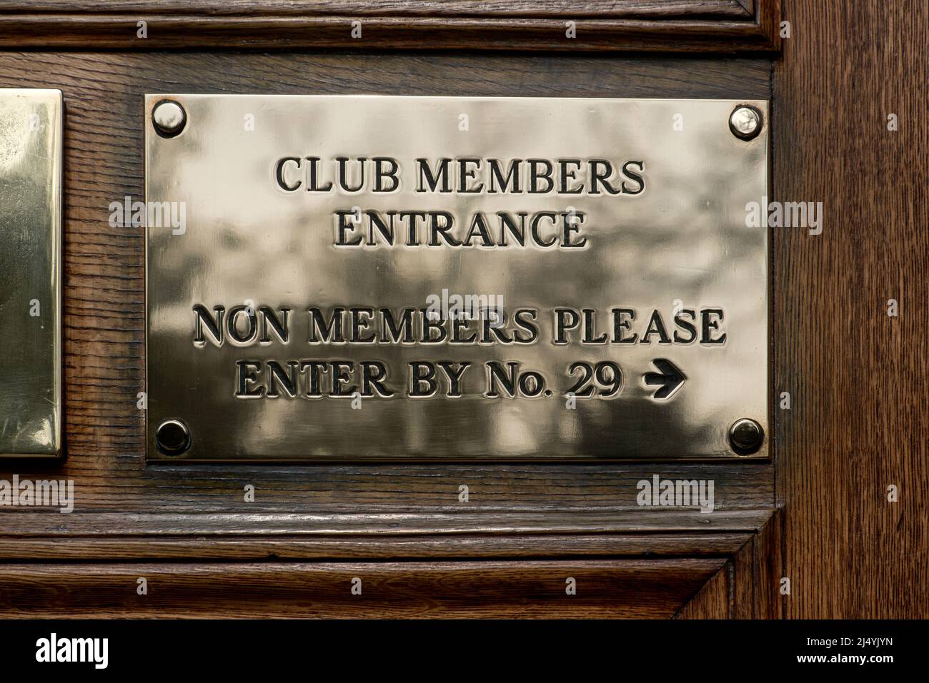 Cartello in ottone all'ingresso di un club privato nella New Town di Edimburgo. Foto Stock