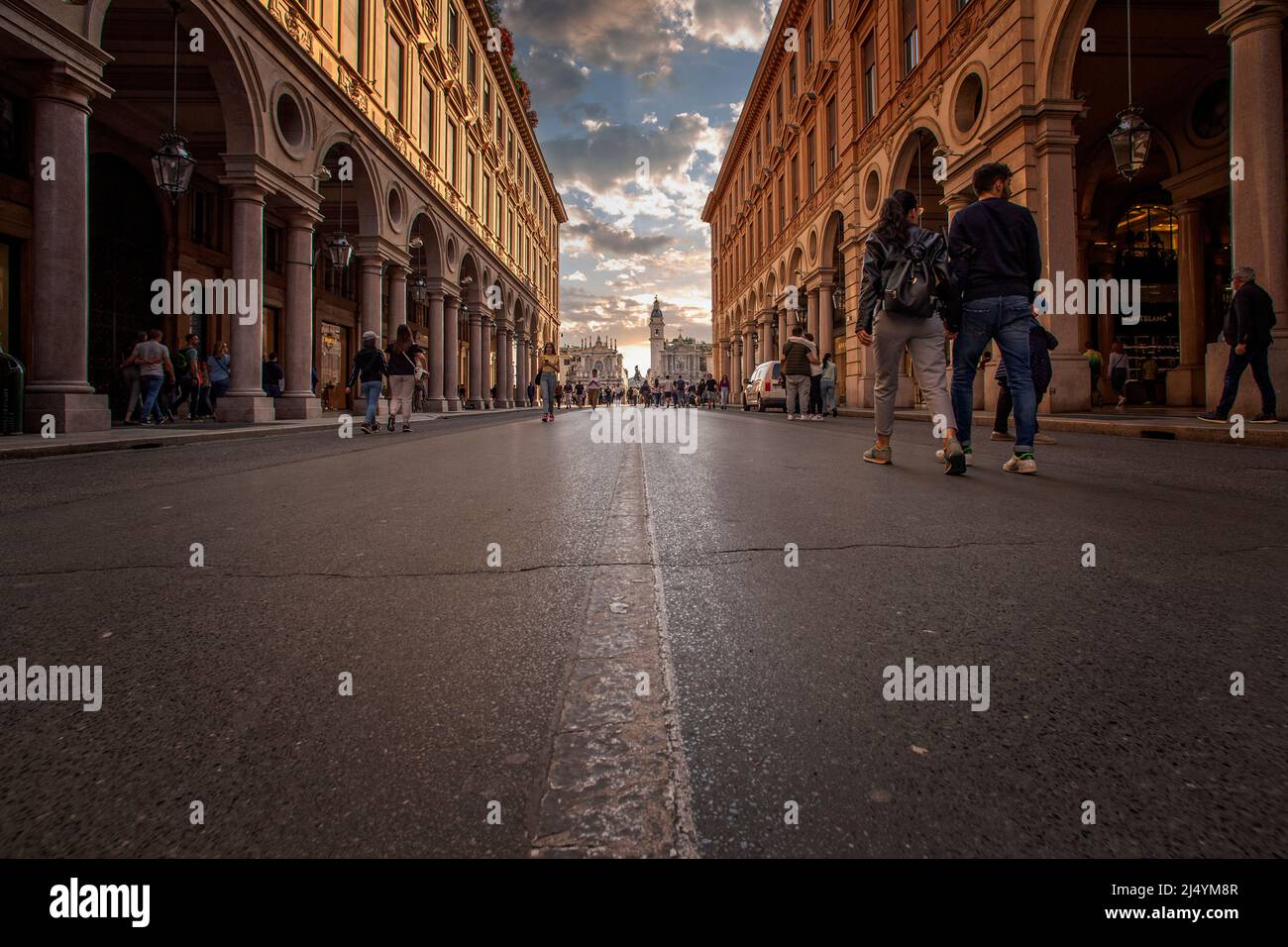 Italia Piemonte Torino Via Roma sullo sfondo Piazza San Carlo con la chiesa di San Carlo e la chiesa di Santa Cristina Foto Stock