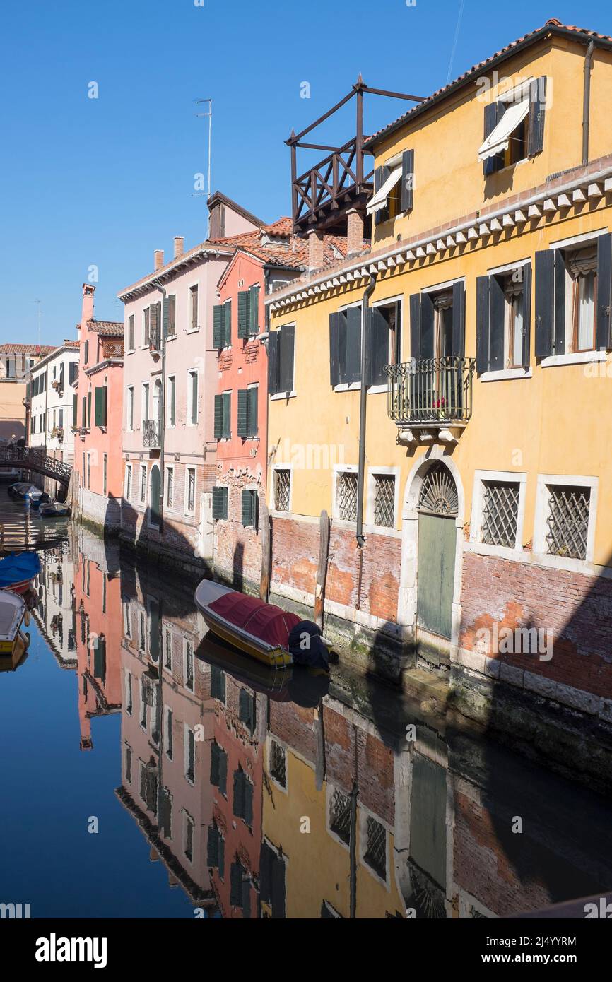 Canal Scene nel quartiere Cannaregio di Venezia Foto Stock
