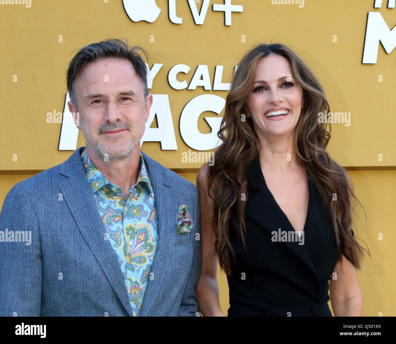 LOS ANGELES - Apr 14: David Arquette, Christina McLarty al They Call Me Magic Premiere Screening al Village Theatre il 14 aprile 2022 a Westwood, CA Foto Stock