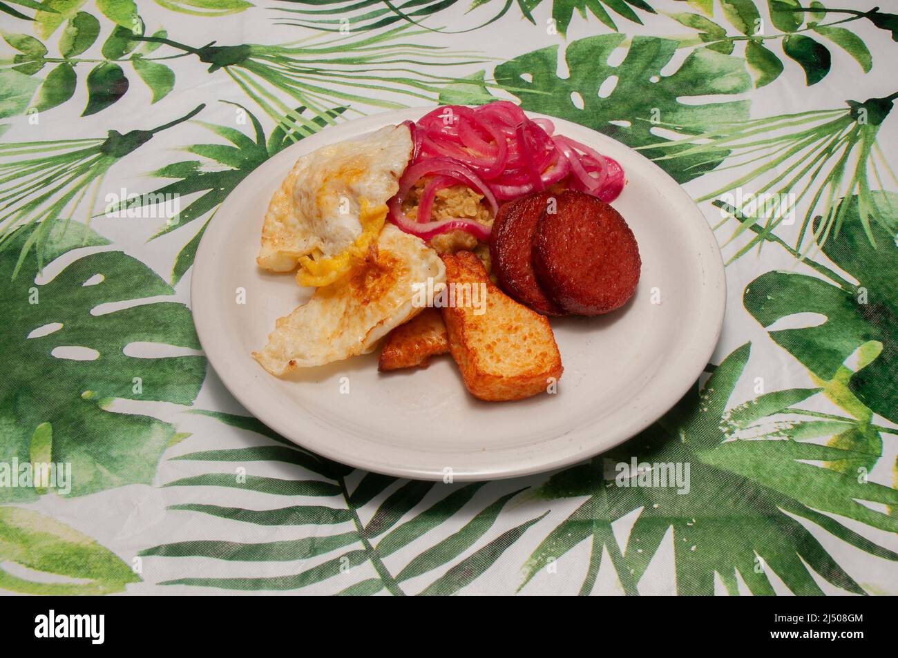 Delizioso piatto di cucina Dominicana conosciuto come Tres Golpes Foto Stock