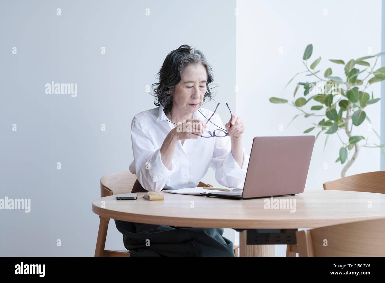 Business Woman in appoggio Foto Stock