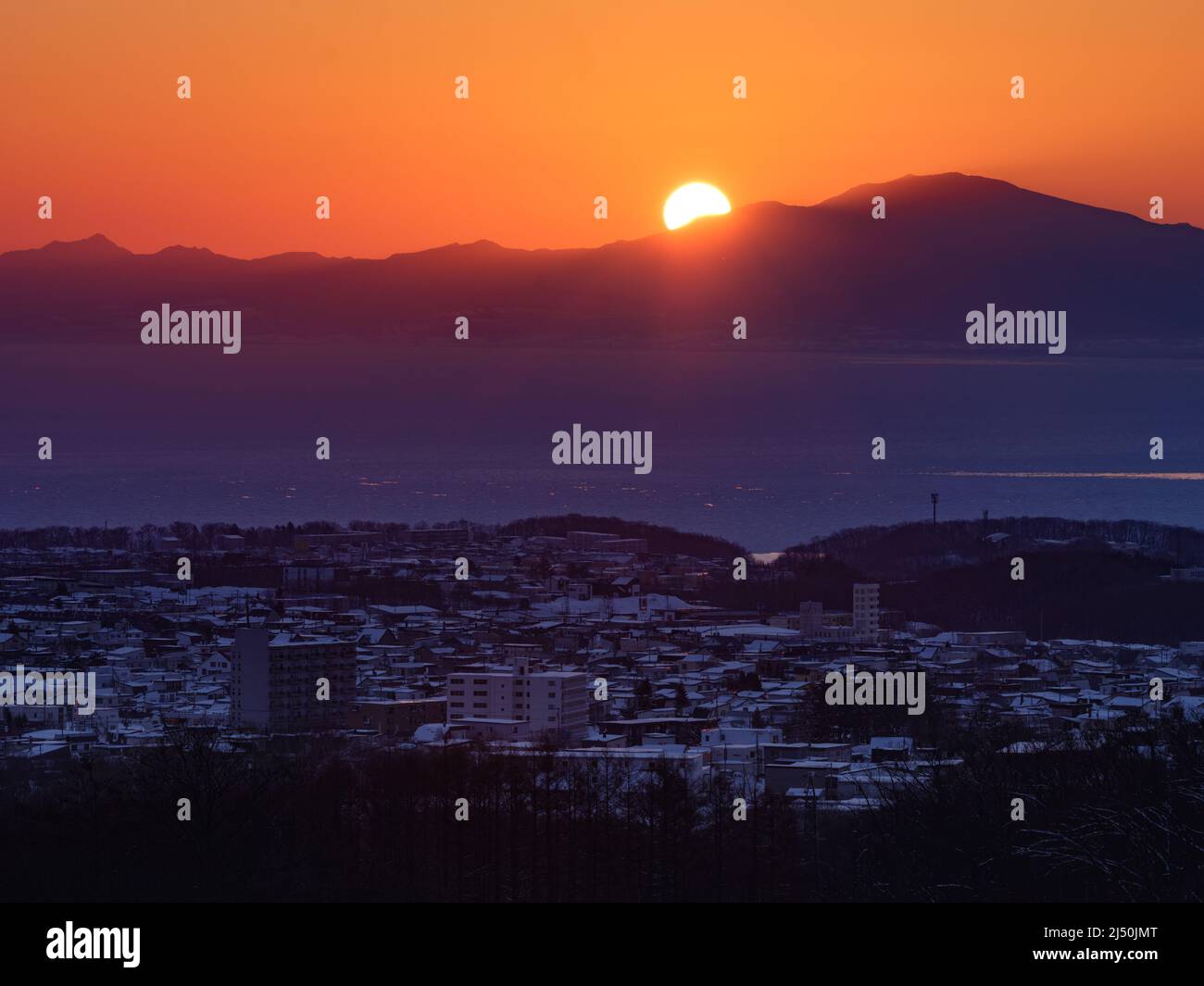 Drift Ice e Abashiri City in prima mattina, Hokkaido, Giappone Foto Stock