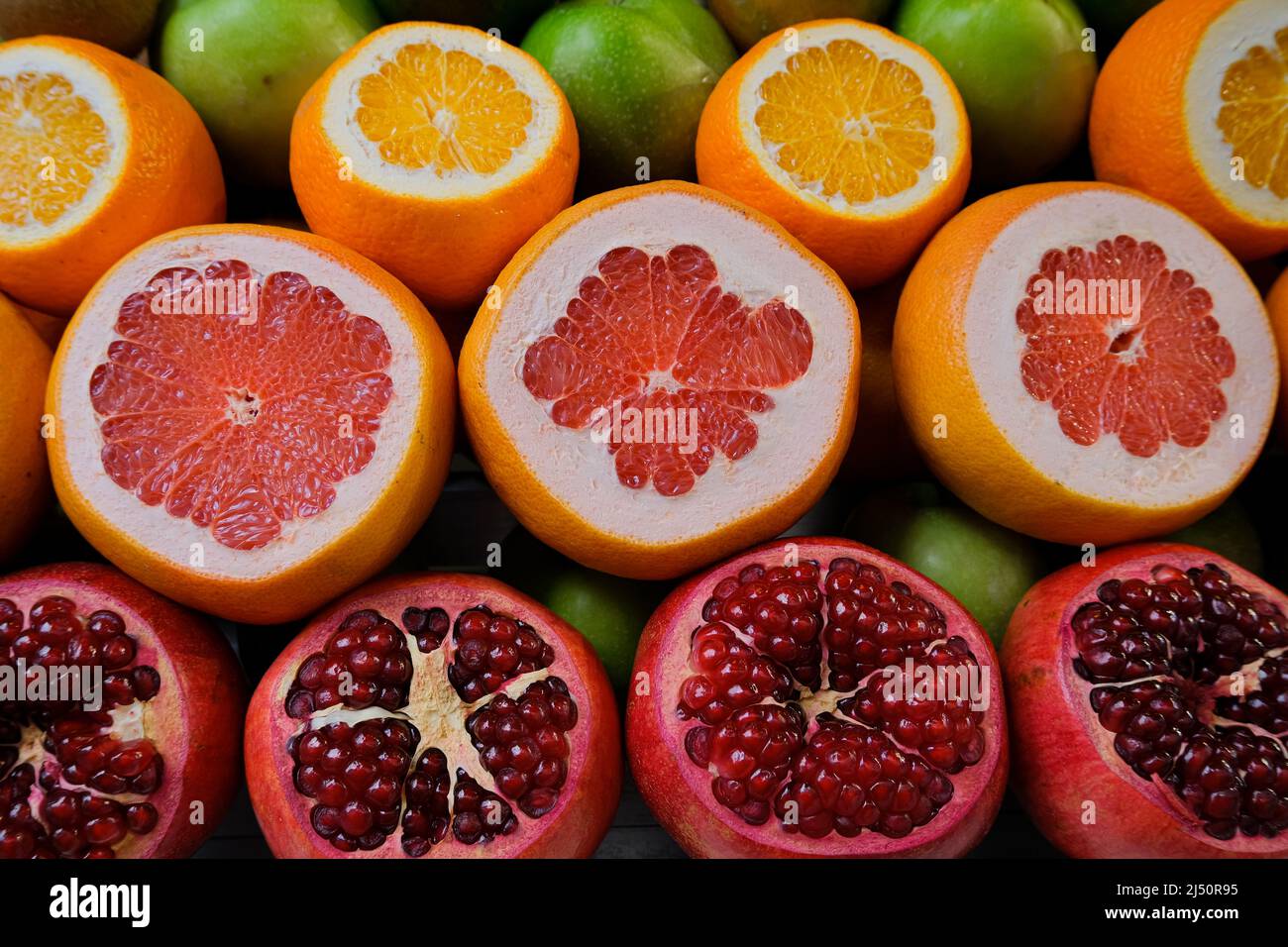 mercato biologico locale. frutta fresca fresca matura sfondo. vibrante cibo vegetariano modello Foto Stock