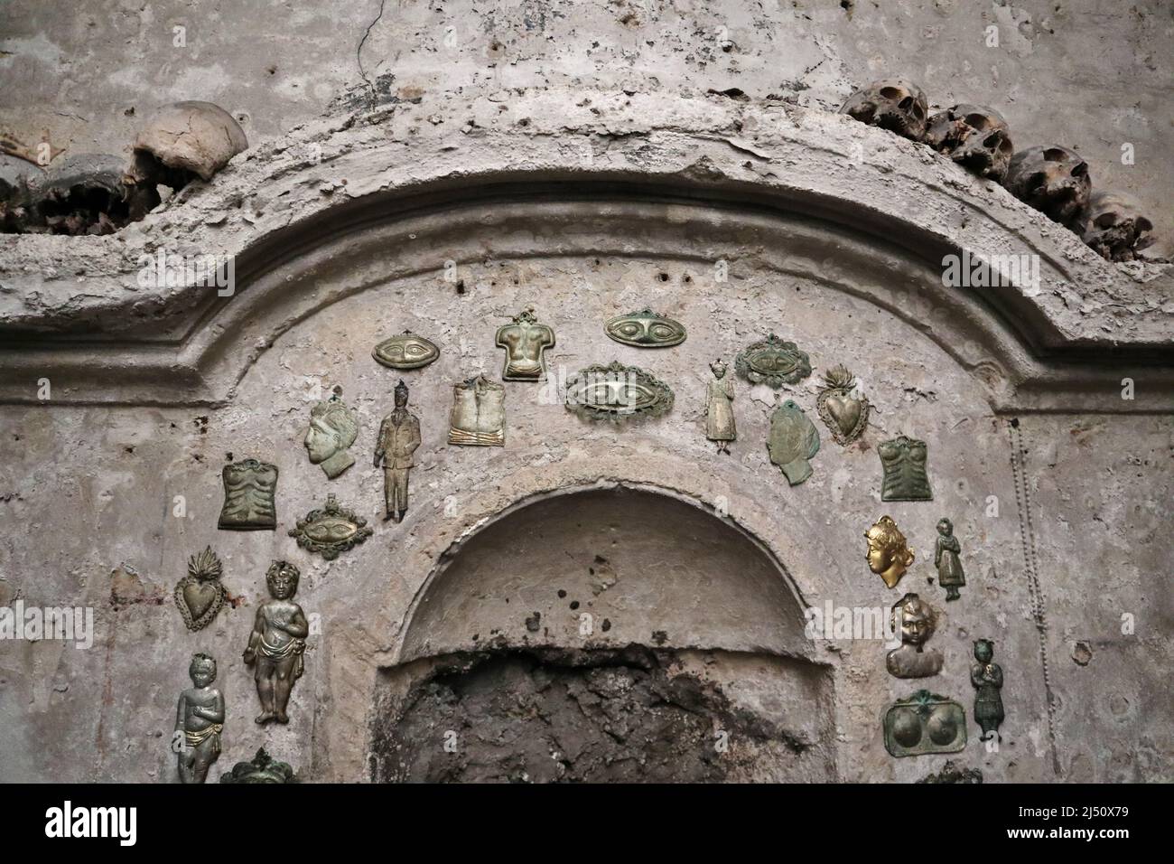 Napoli - ex voto nella cripta della Chiesa di Santa Luciella Foto Stock