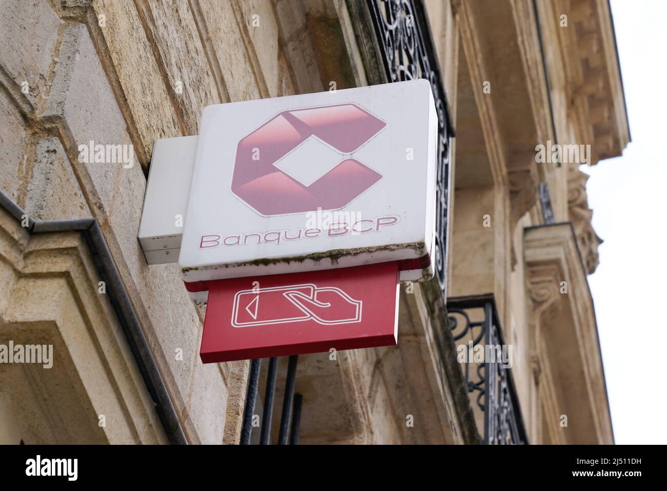Bordeaux , Aquitaine Francia - 03 12 2022 : bcp Banque de Commerce et de placements firma di testo e logo di marca facciata portoghese banca atm ufficio agenzia Foto Stock