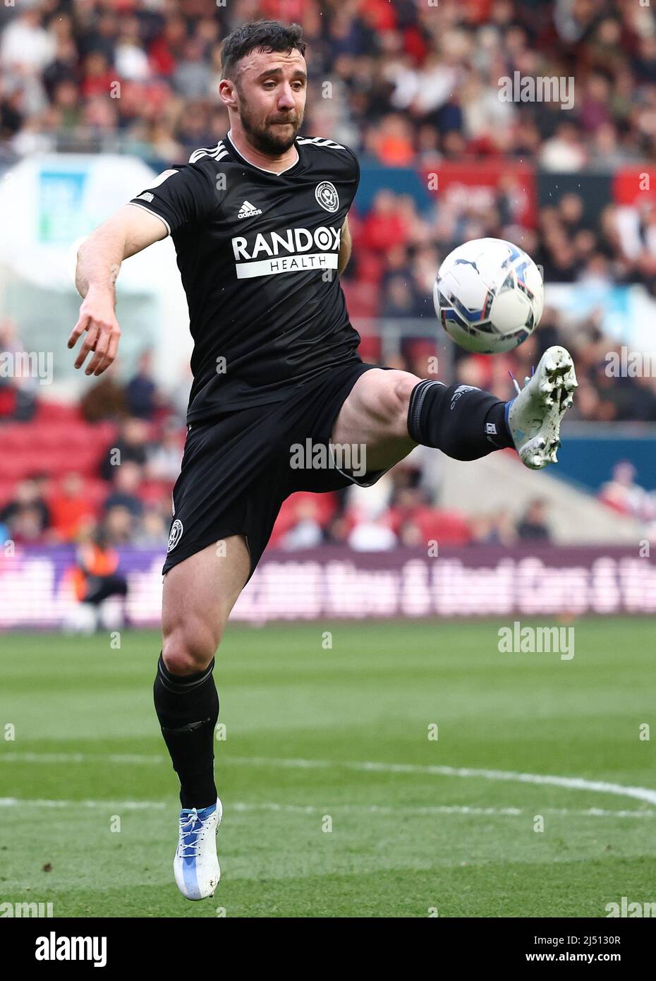 Bristol, Inghilterra, 18th aprile 2022. Enda Stevens di Sheffield Utd durante la partita del campionato Sky Bet ad Ashton Gate, Bristol. Il credito dovrebbe essere: Darren Staples / Sportimage Foto Stock