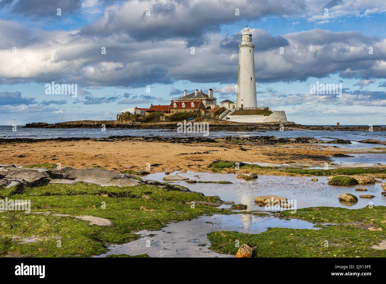 Faro di St. Mary a Whitley Bay, North Tyneside, Regno Unito. Il faro è un edificio classificato di grado II Foto Stock