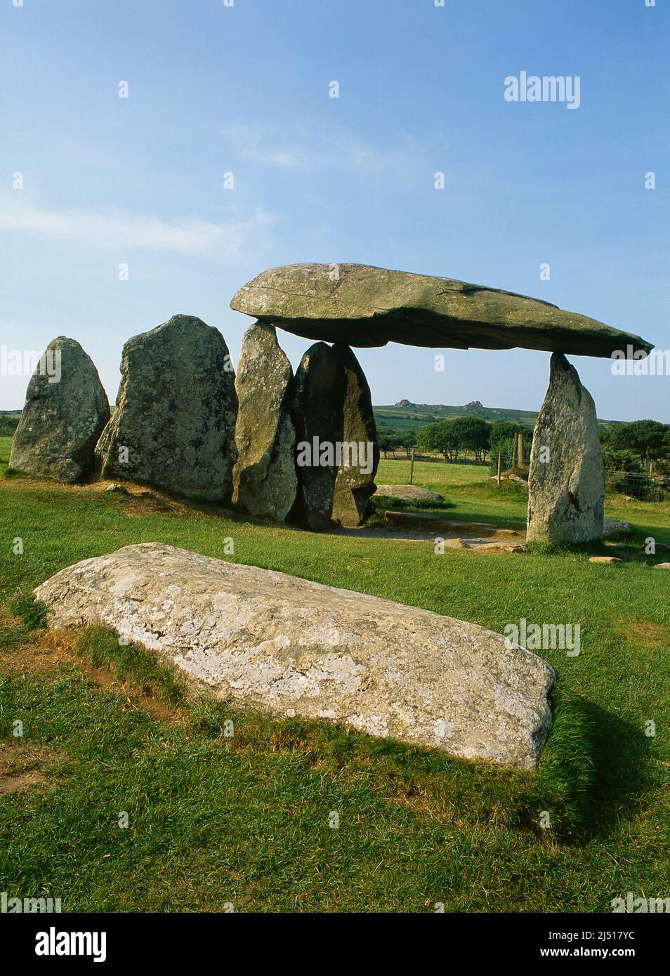 Pentre Ifan, neolitico cromlech o dolmen n Pembrokeshire, Galles occidentale. Foto Stock