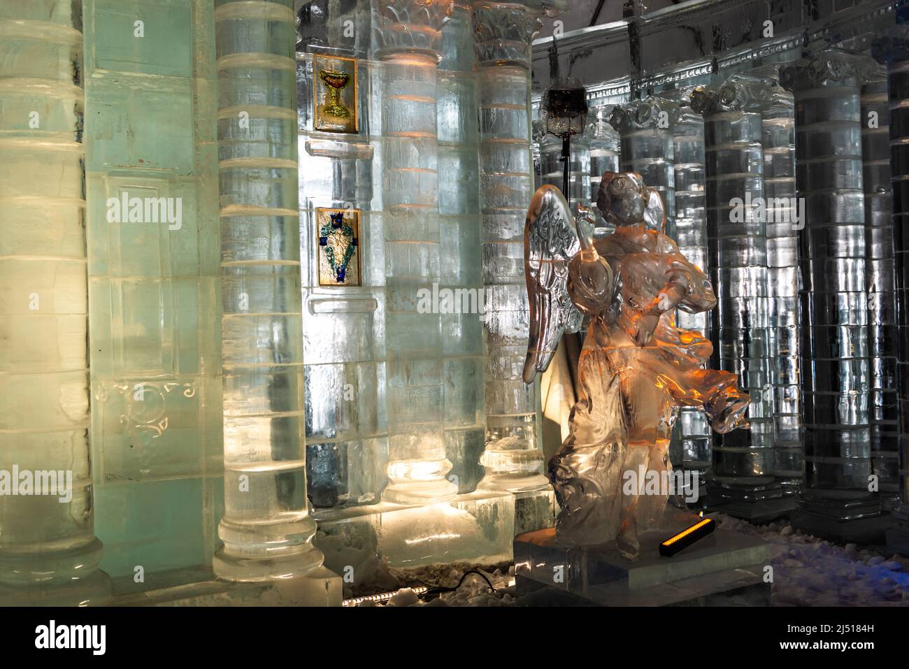 Scultura di san. Basilica di Peters dal ghiaccio su Hrebienok in Slovacchia Foto Stock