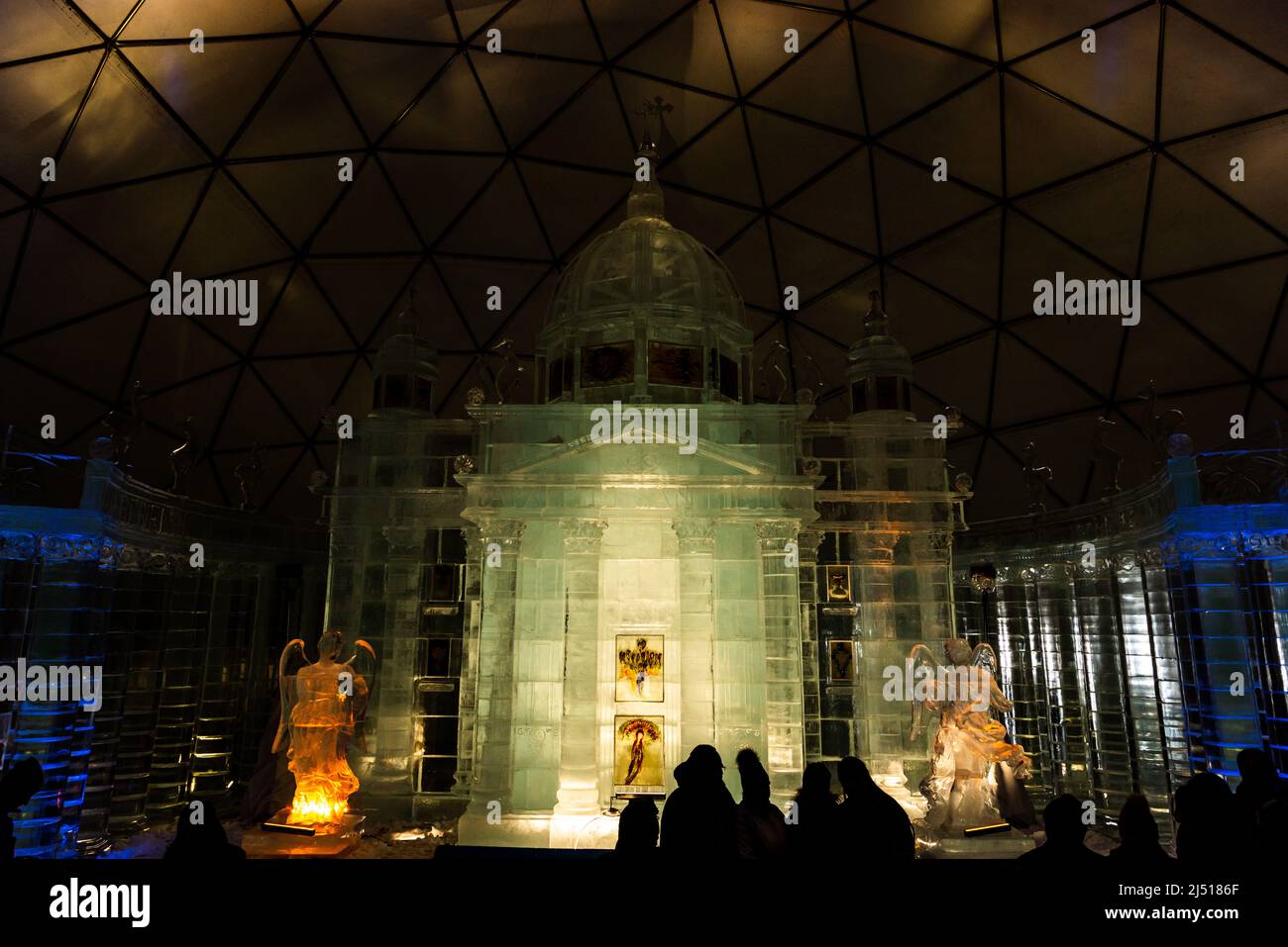 Scultura di san. Basilica di Peters dal ghiaccio su Hrebienok in Slovacchia Foto Stock