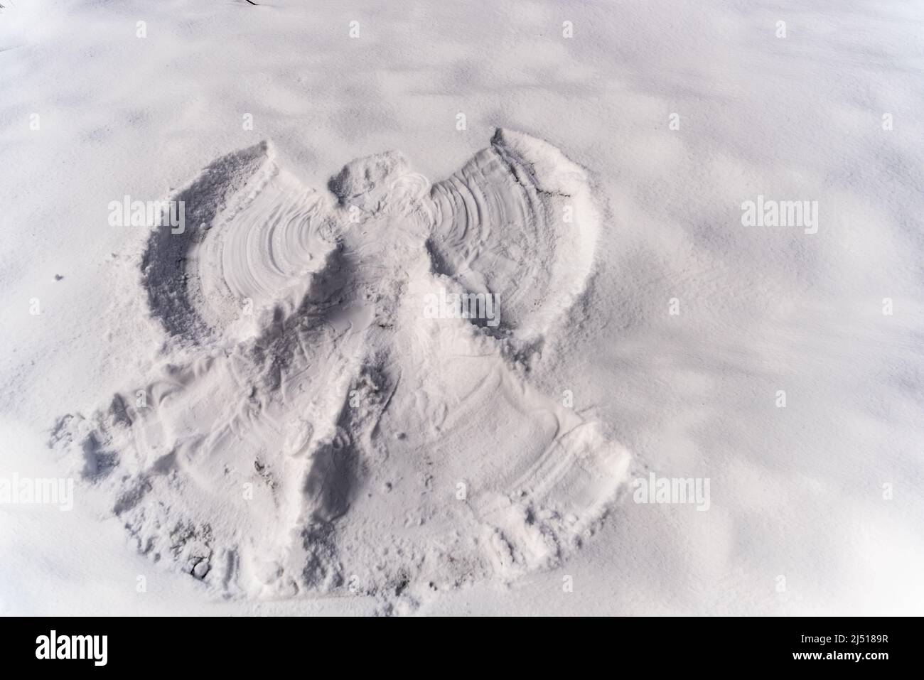 Forma di un angelo fatto nella neve Foto Stock