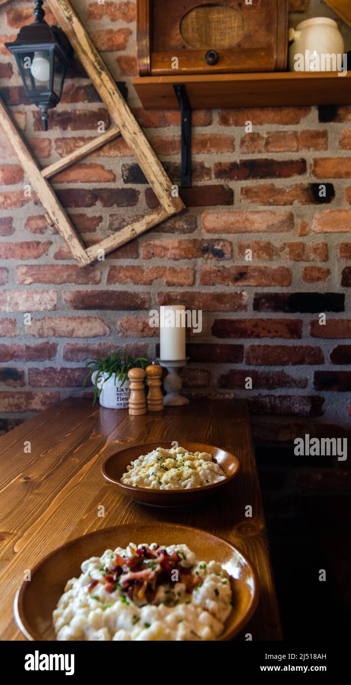 Decorazioni tradizionali fold slovacche per il ristorante Foto Stock