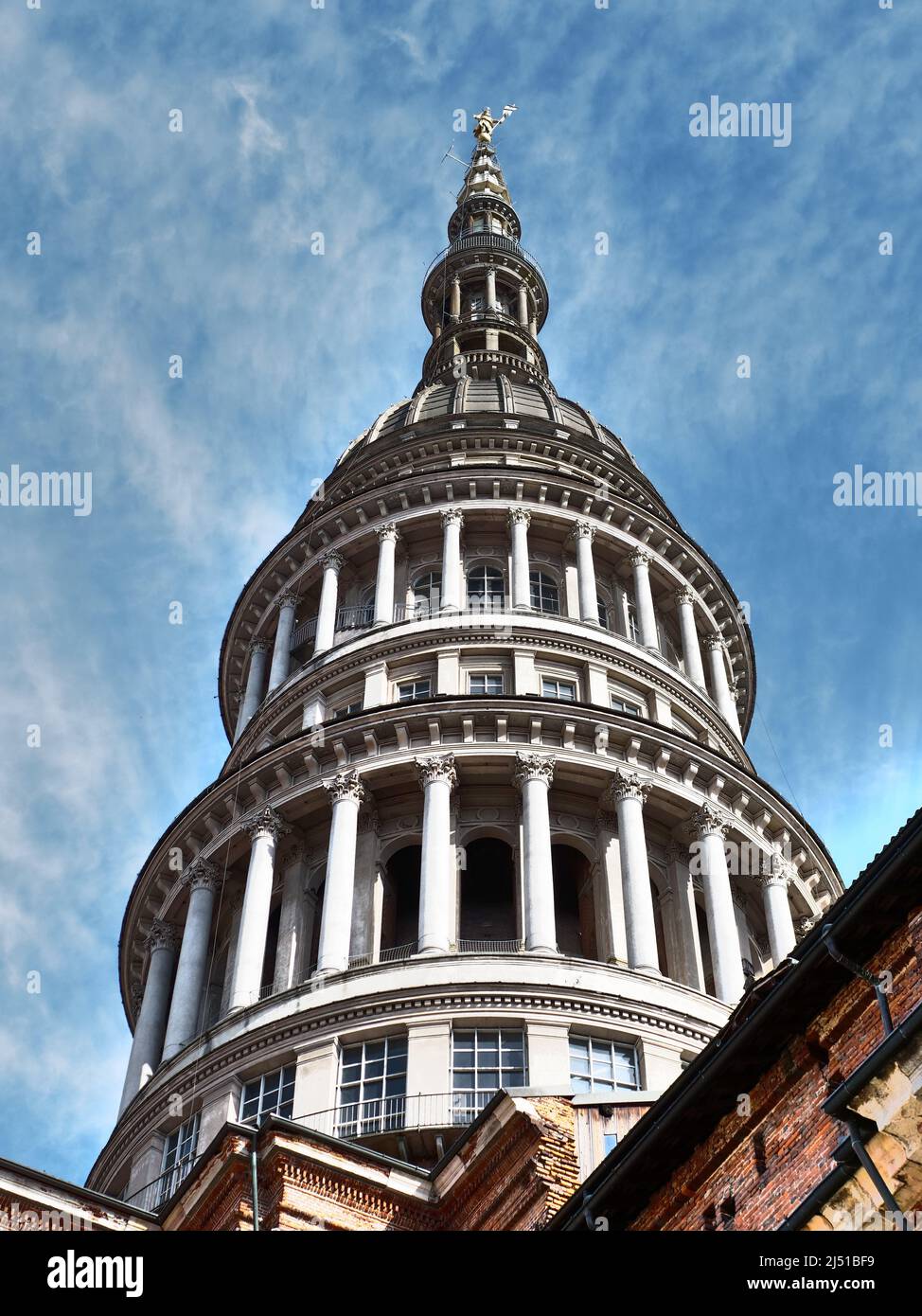 Grande torre basilica di San Gaudenzio nella città di Novara, Piemonte, Italia Foto Stock