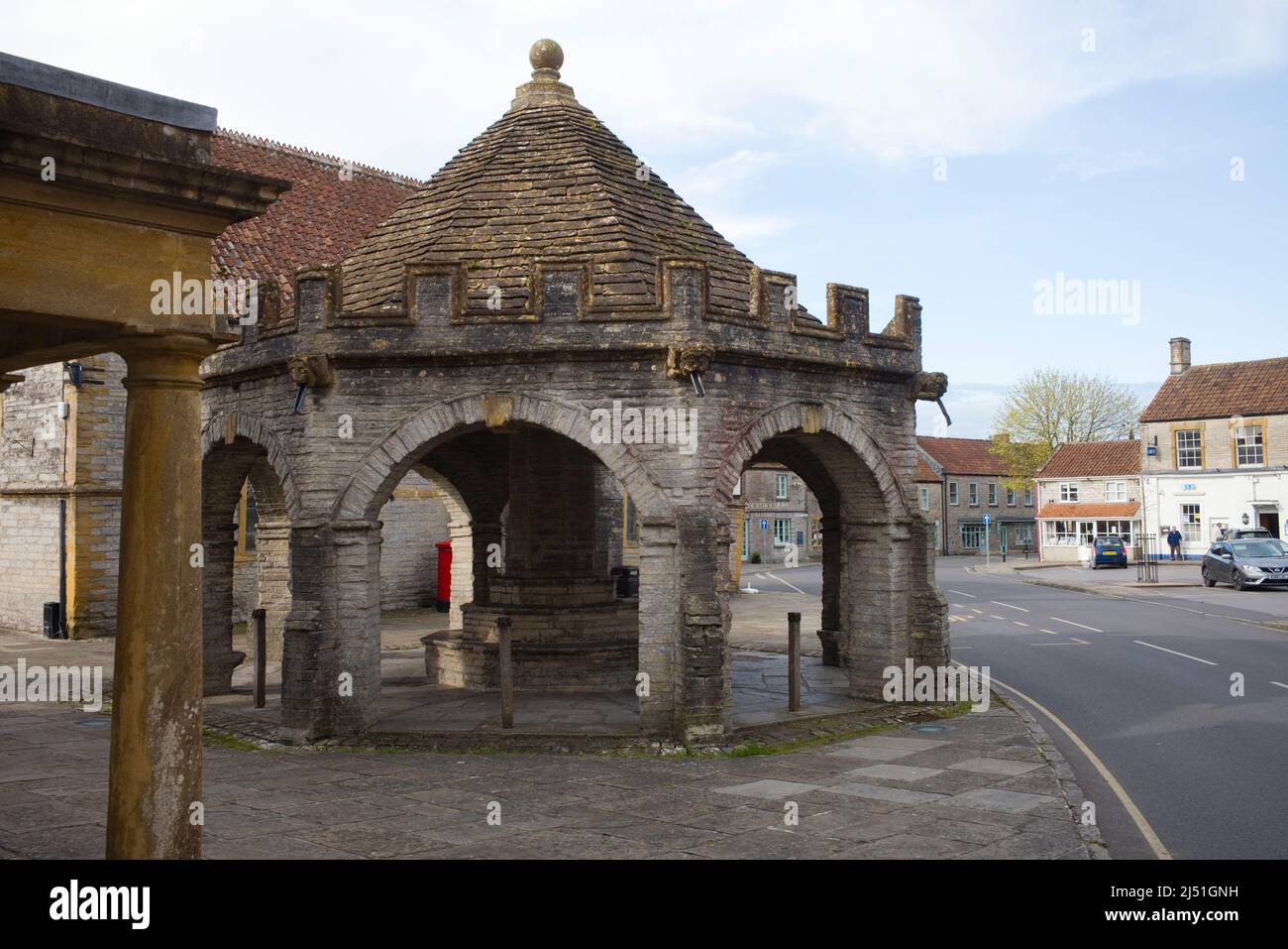 Il mercato Place Butter Cross nella piccola città di Somerton nel Somerset Foto Stock