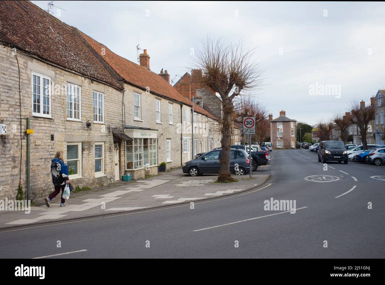 La strada principale nella città rurale di Somerton in Somerset Foto Stock