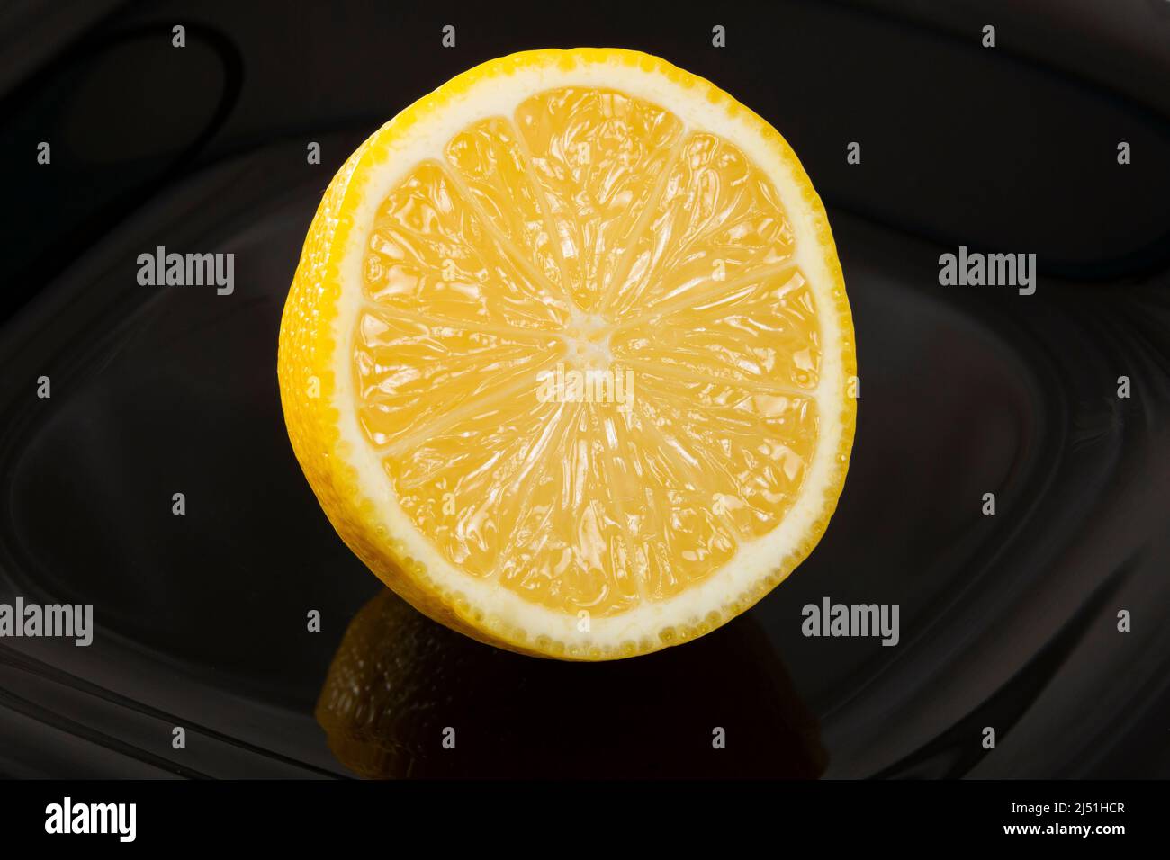 Frutta matura e fresca, limone giallo - Citrus meyeri Foto Stock