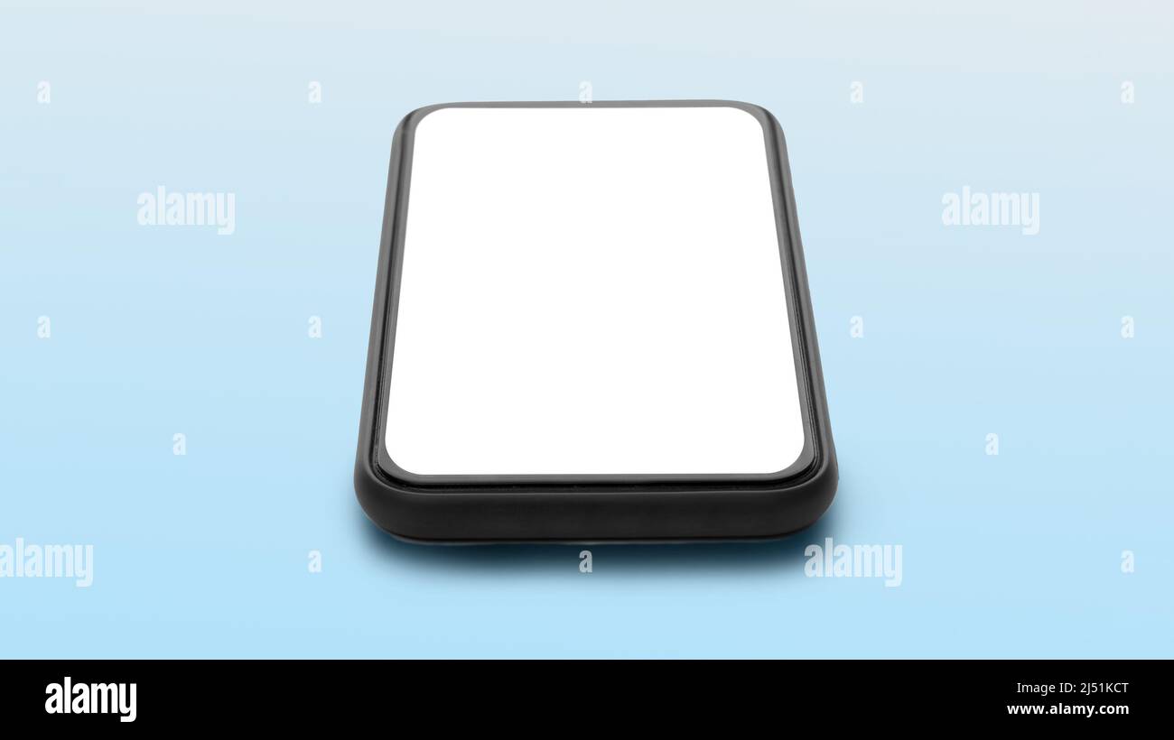Telefono cellulare con schermo vuoto su sfondo blu, Panorama Foto Stock