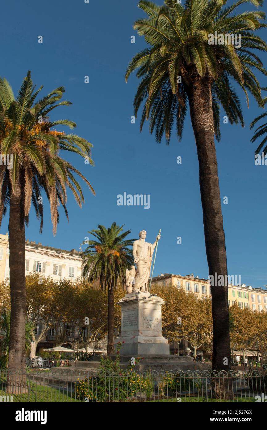 La statua di Napoleone Bonaparte la piazza Place Saint-Nicolas a Bastia, Corsica Foto Stock