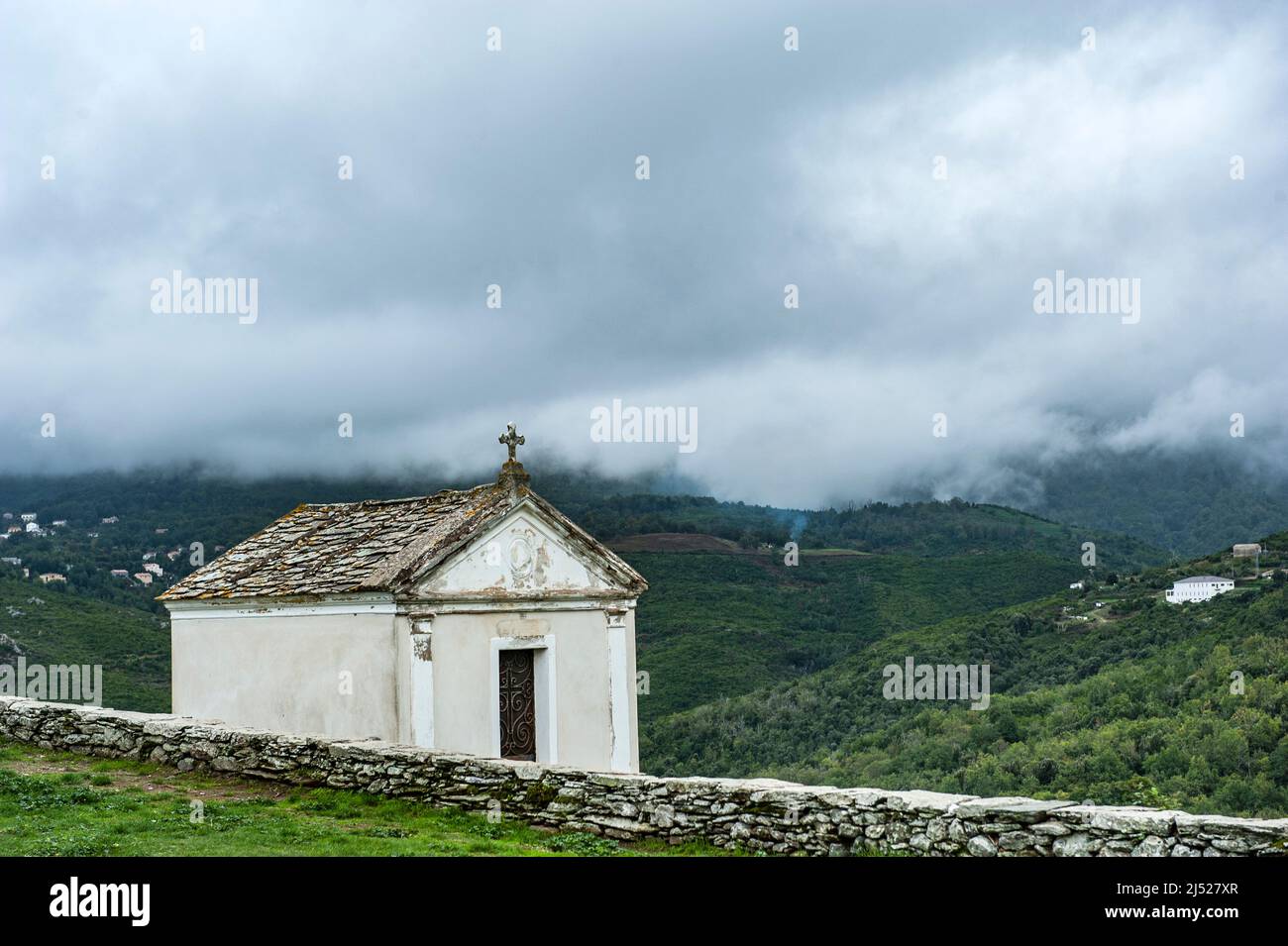 San Michele de Murato è considerato un primo esempio di architettura romanica pisana, la Corsica. Qui: Una cappella. Foto Stock