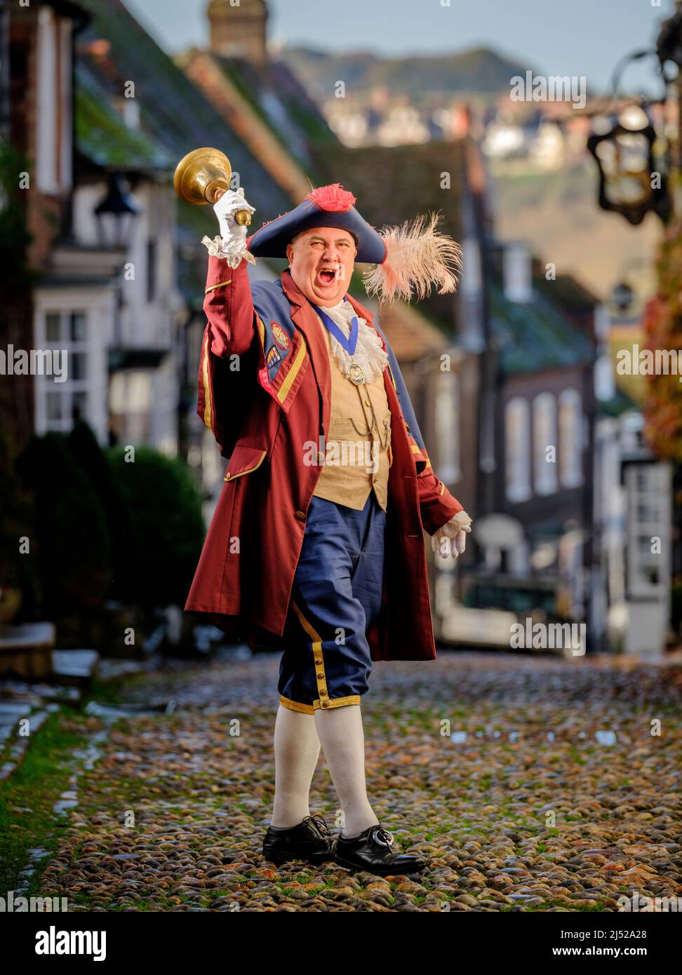 Solo per uso editoriale - Città Crier Paul Goring di Rye in East Sussex. Foto di Jim Holden Foto Stock