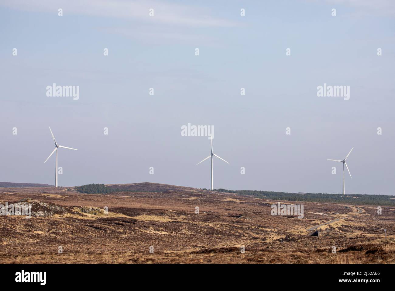 Turbine eoliche nel mezzo dell'isola di Lewis, Scozia Foto Stock