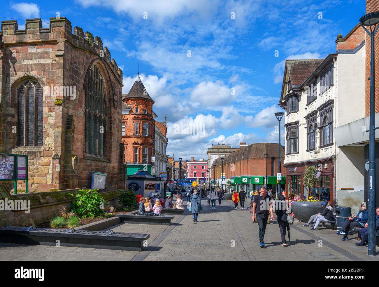 St Peters Street nel centro della città, Derby, Derbyshire, Inghilterra, Regno Unito Foto Stock