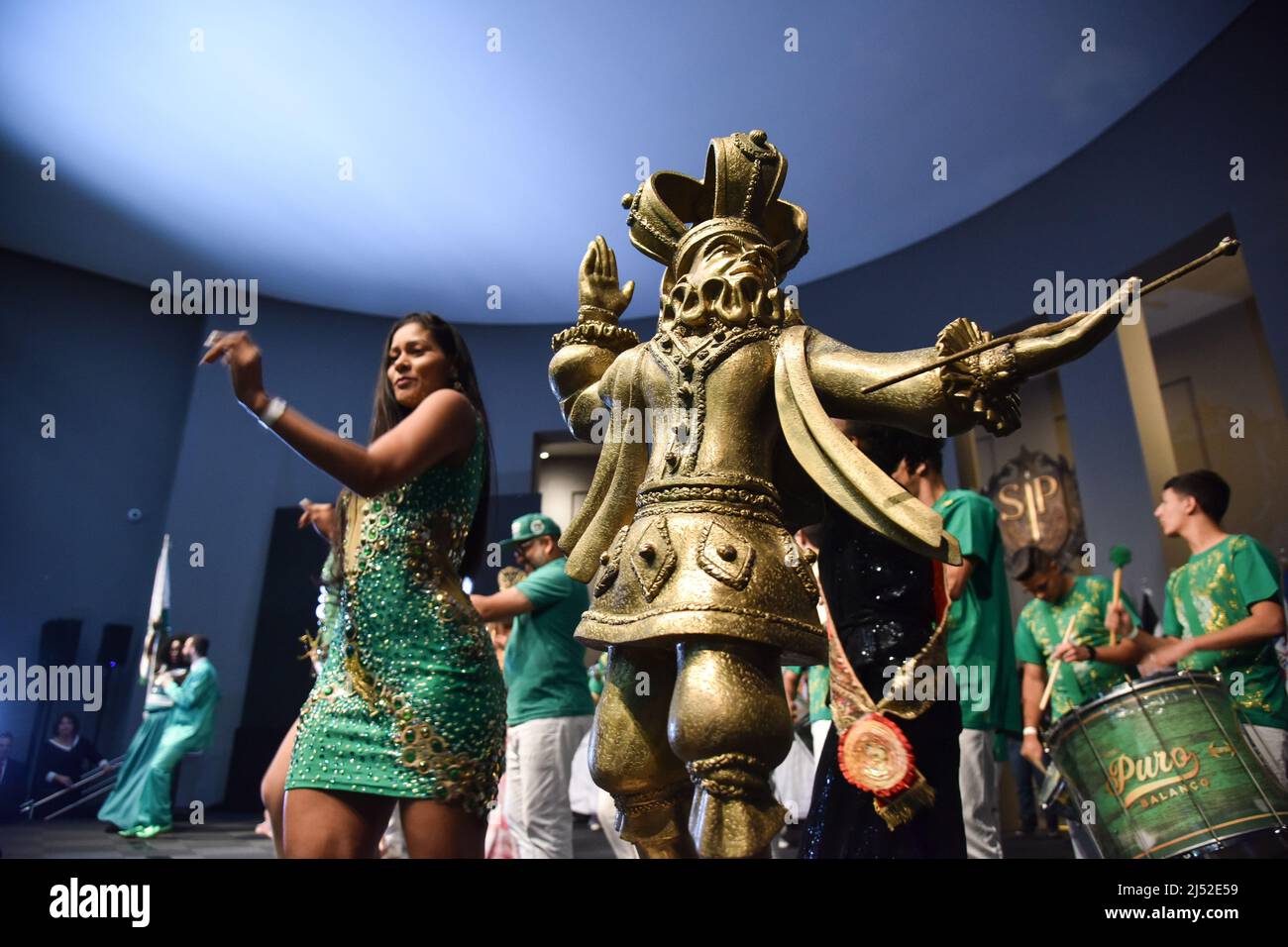 SÃO PAULO, SP - 19.04.2022: LANAMENTO DO PROGRAMA QUALIFICA SAMBA - lancio del programma qualifica Samba e consegna del diploma per la registrazione del Carnevale come patrimonio immateriale dello Stato di São Paulo, e il sigillo della diversità per la Liga das Escolas de Samba, questo Martedì, (19) a Palácio dos Bandeirantes, SP. (Foto: Roberto Casimiro/Fotoarena) Foto Stock