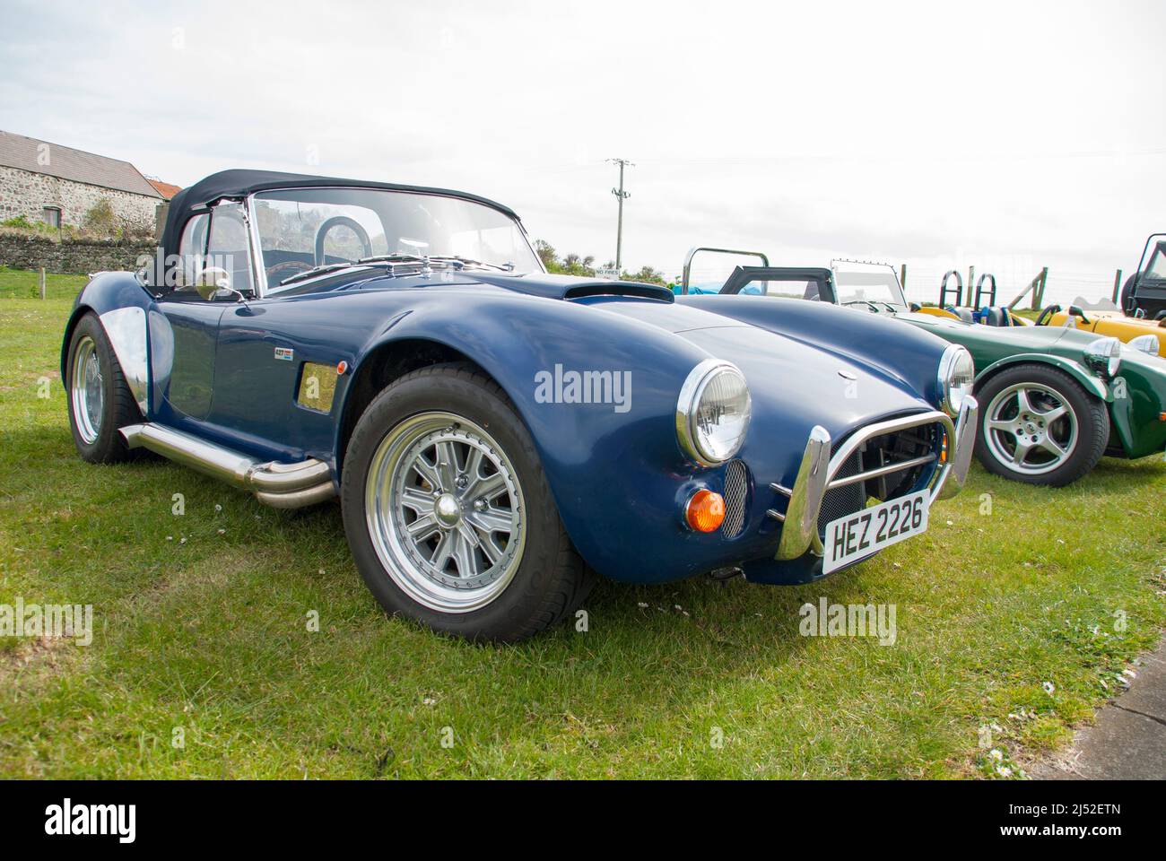 Scarichi laterali in acciaio inox su un'auto Cobra Replica 427. Foto Stock