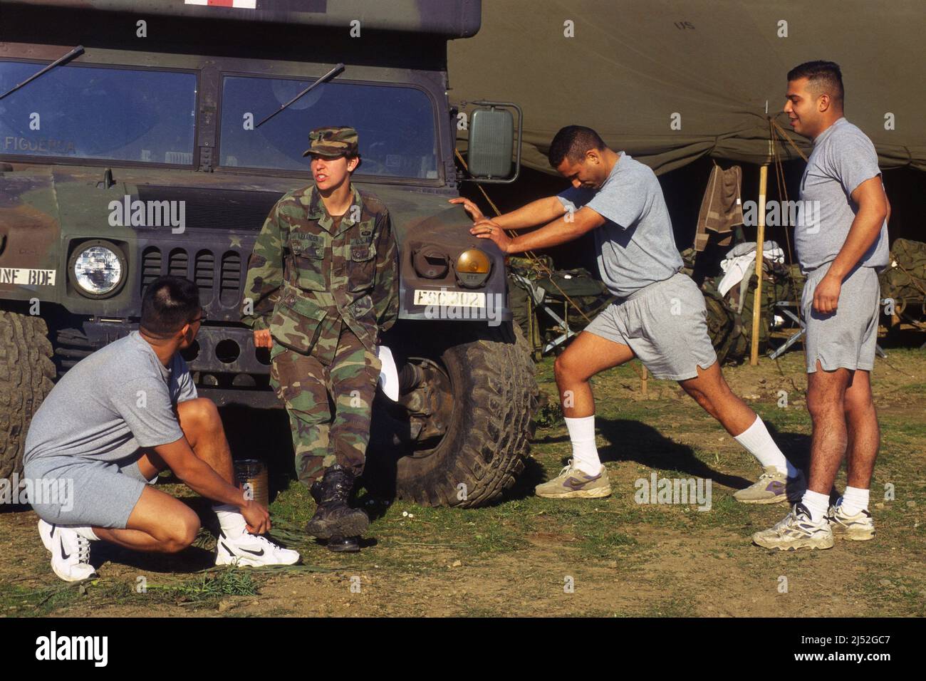 Soldati dell'Esercito USA durante un esercizio NATO a capo Teulada (Sardegna, Italia) Foto Stock