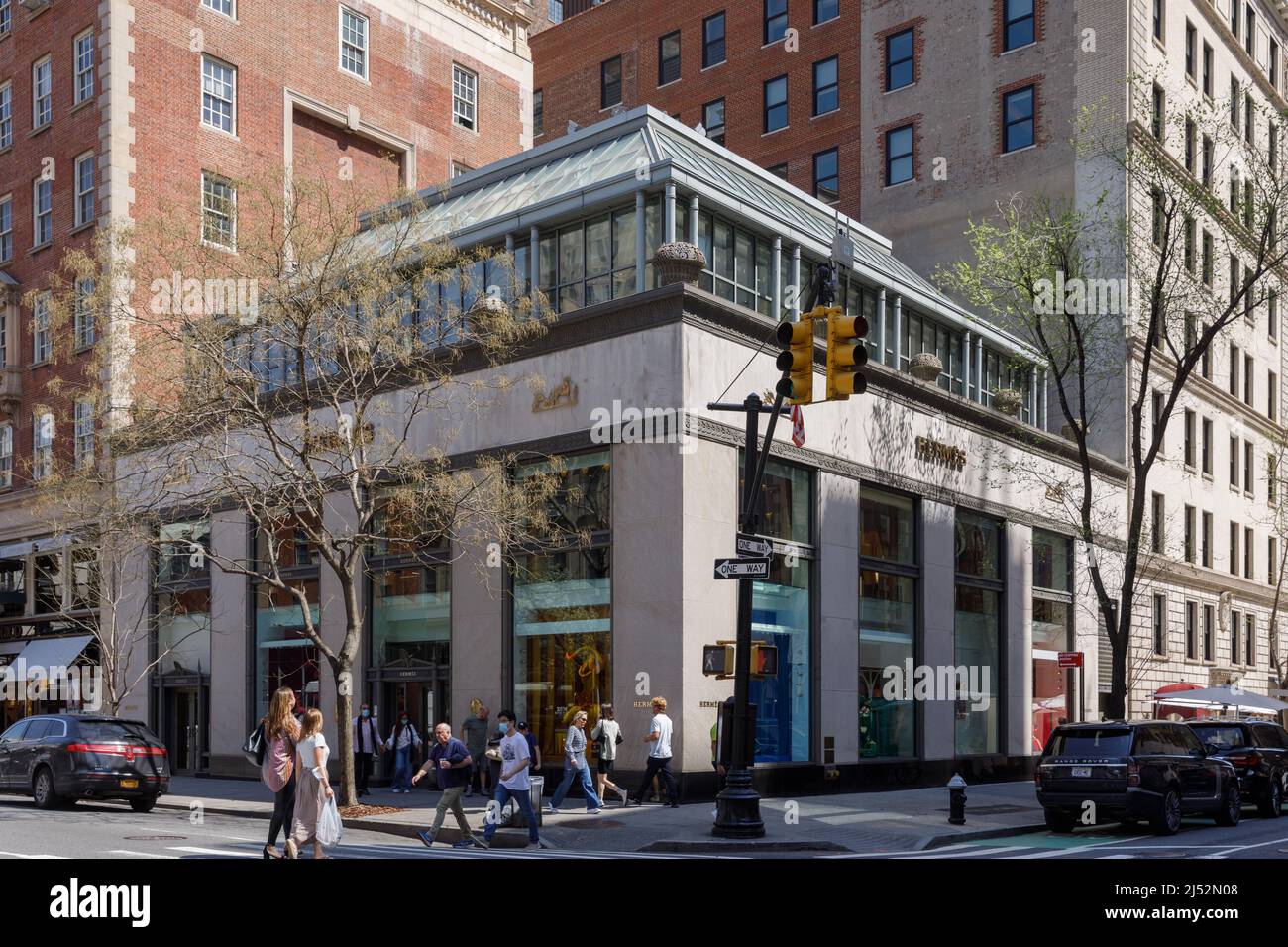 Hermes, casa di lusso francese dal 1843, ammiraglia negozio NYC, Upper East Side, New York, NY, USA. Foto Stock Hermes, casa di lusso francese dal 1843, ammiraglia negozio NYC, Upper East Side, New York, NY, USA. Foto Stock