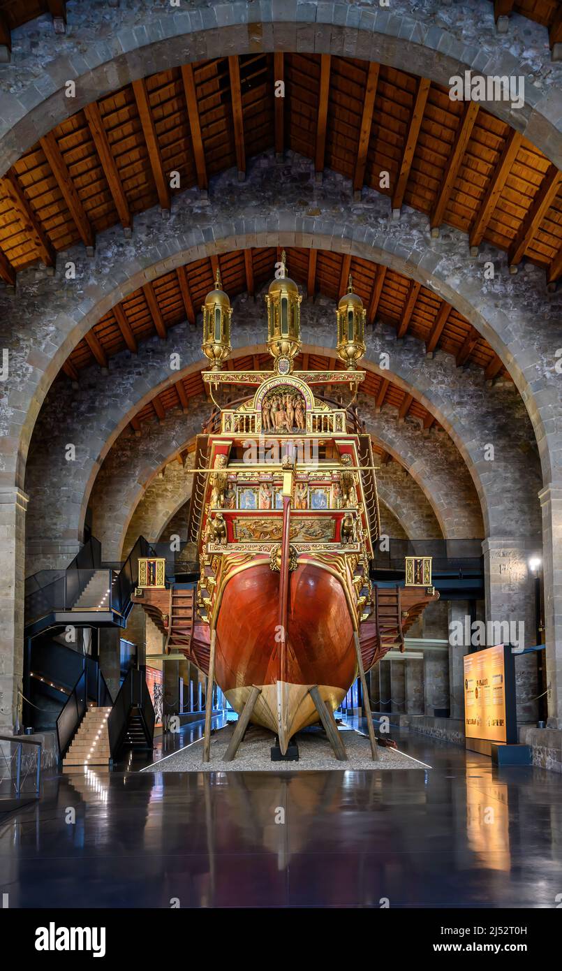 Barcellona, Spagna. Royal Galley nave nel Museo Marittimo, costruito nel Drassanes Reial nel 1568 Foto Stock