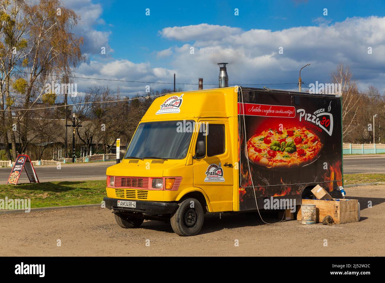 Pizza delivery truck fast food immagini e fotografie stock ad alta  risoluzione - Alamy