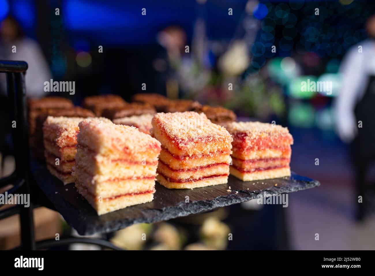 fette fresche di torta napoleone all'evento. Foto Stock