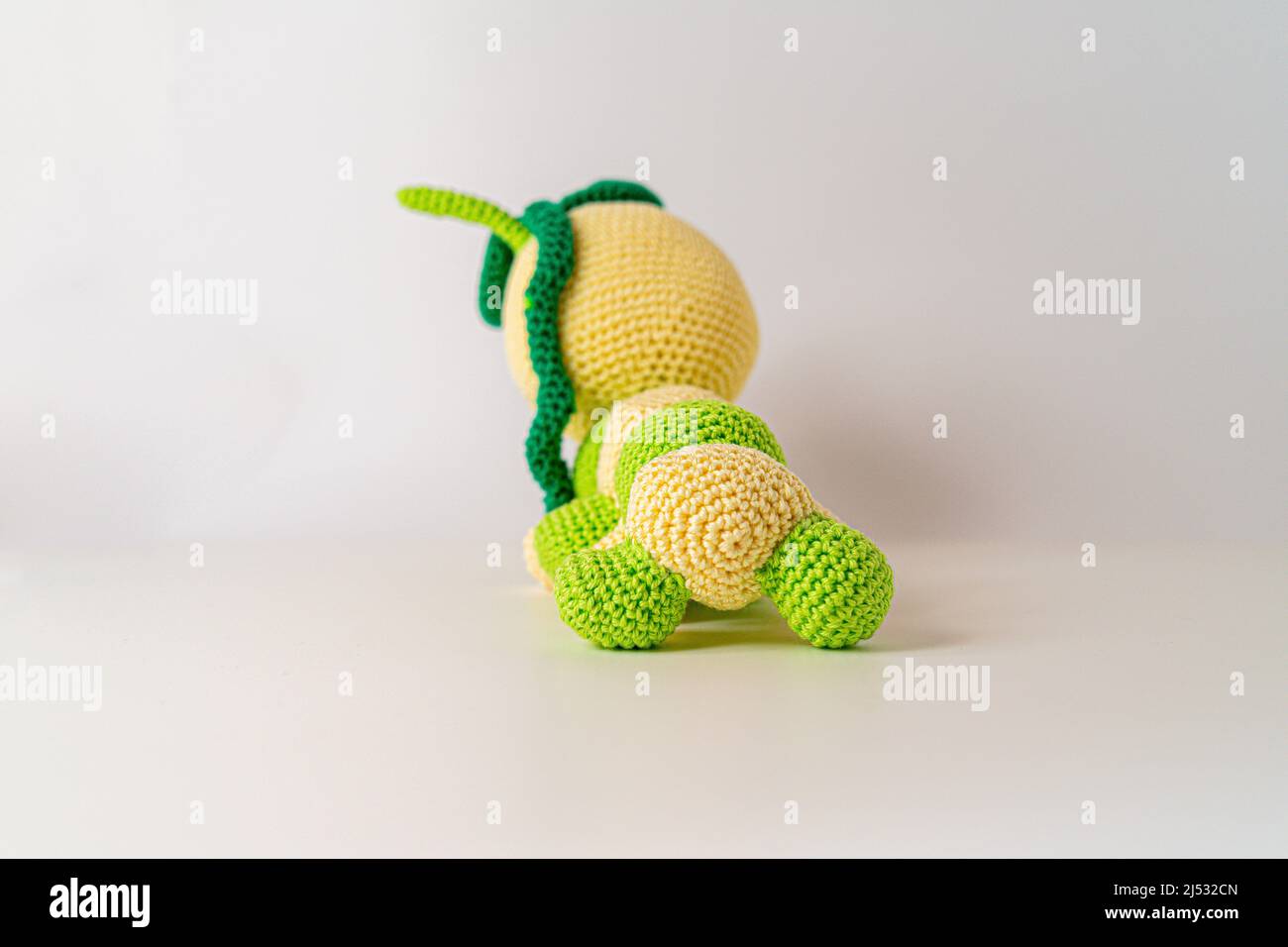 amigurumi caterpillar di lana baviera germania Foto Stock